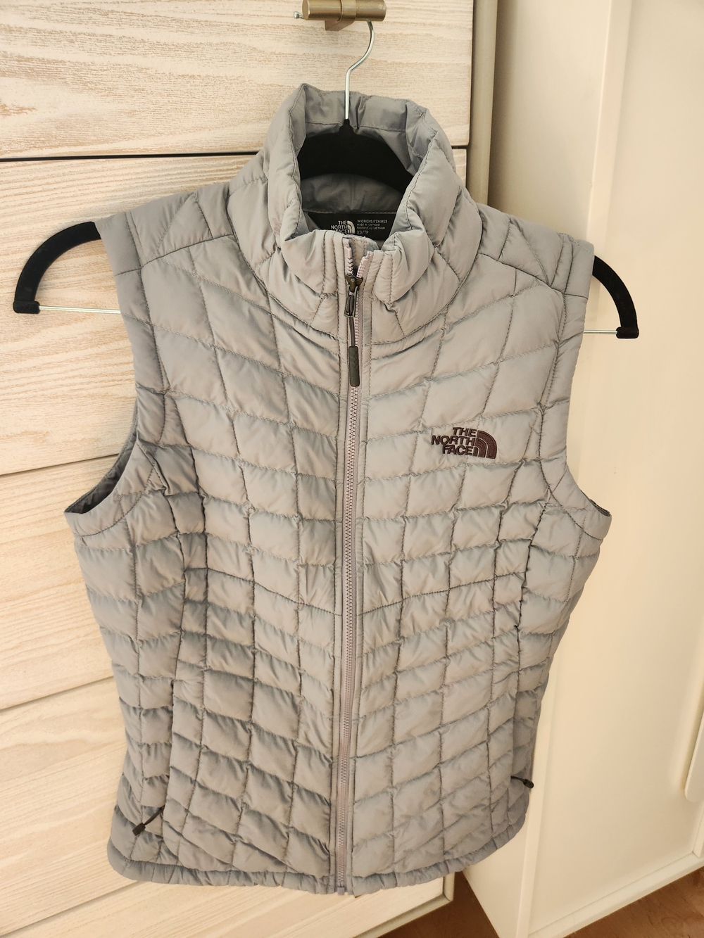 The North Face Women's Light Gray Quilted Thermoball Insulated Vest